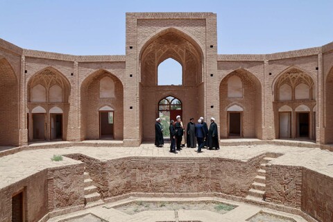 تصاویر| بازدید مشاور رئیس‌جمهور از بنای تاریخی مدرسه علمیه علیا و مدرسه علمیه حبیبیه فردوس