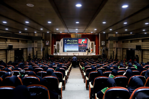 تصاویر / تجمع بزرگ رهروان زینبی (س)در قم