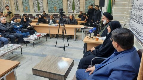 دیدار وزیر راه و شهرسازی با امام جمعه شهرکرد