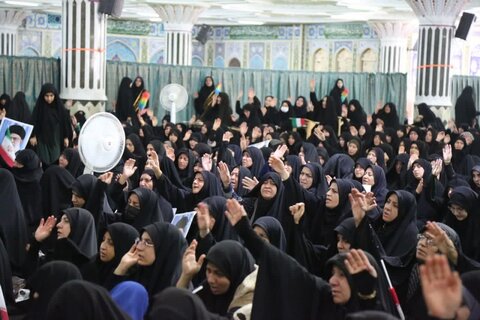 تصاویر/ اجتماع بزرگ زینبیون در مصلای امام خمینی (ره) شهرکرد