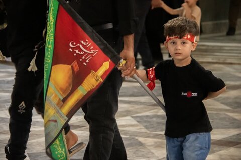 تصاویر/ سوگواره هیئات مذهبی آران وبیدگل 12 محرم در حرم مطهر پیام‌آور واقعه عاشورا به ایران،