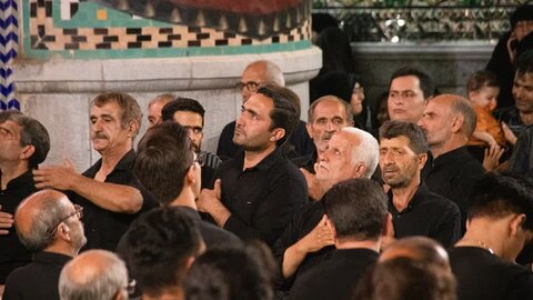 تصاویر/ سوگواره هیئات مذهبی آران وبیدگل 12 محرم در حرم مطهر پیام‌آور واقعه عاشورا به ایران،