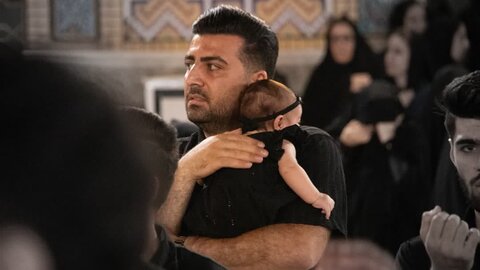 تصاویر/ سوگواره هیئات مذهبی آران وبیدگل 12 محرم در حرم مطهر پیام‌آور واقعه عاشورا به ایران،