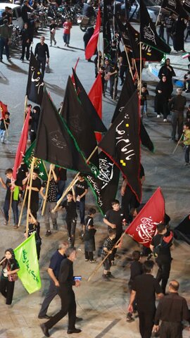 تصاویر/ سوگواره هیئات مذهبی آران وبیدگل 12 محرم در حرم مطهر پیام‌آور واقعه عاشورا به ایران،