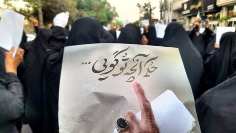 تصاویر/حضور کادر و طلاب مدرسه علمیه فاطمه الزهرا(س)ساوه در اجتماع رهروان زینبی در ساوه