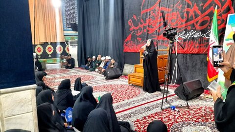 تصاویر/حضور کادر و طلاب مدرسه علمیه فاطمه الزهرا(س)ساوه در اجتماع رهروان زینبی در ساوه