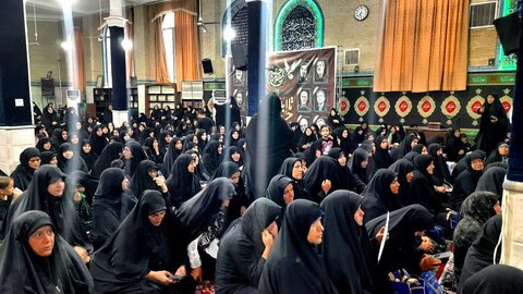 تصاویر/حضور کادر و طلاب مدرسه علمیه فاطمه الزهرا(س)ساوه در اجتماع رهروان زینبی در ساوه