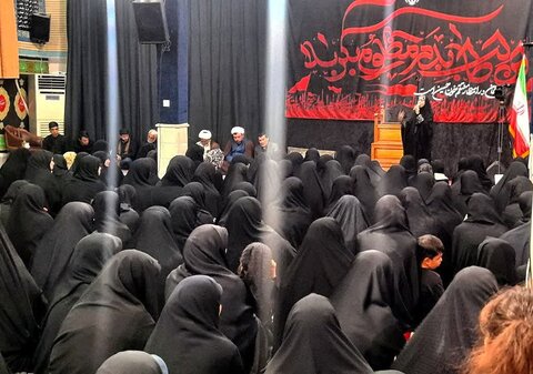 تصاویر/حضور کادر و طلاب مدرسه علمیه فاطمه الزهرا(س)ساوه در اجتماع رهروان زینبی در ساوه