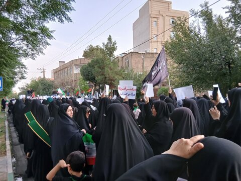 تصاویری از حضور کادر و طلاب موسسه آموزش عالی ریحانة الرسول ساوه در اجتماع بزرگ زینبی