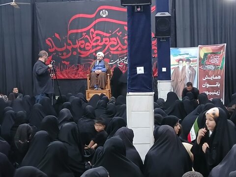 تصاویری از حضور کادر و طلاب موسسه آموزش عالی ریحانة الرسول ساوه در اجتماع بزرگ زینبی