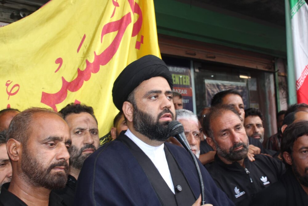 روحانی کشمیری: مراسم عزاداری امام حسین(ع) پیام‌آور صبر و اخلاق اجتماعی است