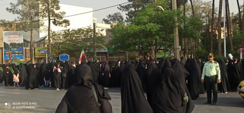 تصاویر/حضور کادر و طلاب مدرسه علمیه الهیه ساوه در اجتماع رهروان زینبی