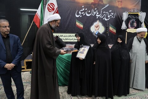 تصاویر / اجتماع بزرگ بانوان همدانی در حمایت از رهبر معظم انقلاب