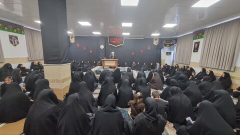 تصاویر/ عزاداری پرشور بانوان سیرجانی در دهه اول محرم