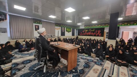 تصاویر/ عزاداری پرشور بانوان سیرجانی در دهه اول محرم