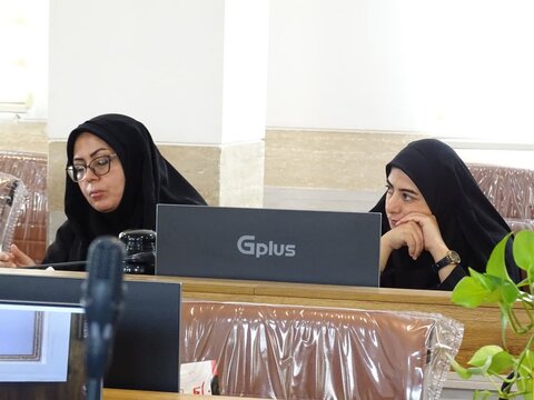 تصاویر گردهمایی مشاوران بانوان و مسئولان بسیج خواهران ادارات استان در حوزه علمیه خواهران استان اصفهان