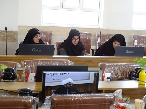 تصاویر گردهمایی مشاوران بانوان و مسئولان بسیج خواهران ادارات استان در حوزه علمیه خواهران استان اصفهان