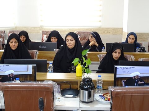 تصاویر گردهمایی مشاوران بانوان و مسئولان بسیج خواهران ادارات استان در حوزه علمیه خواهران استان اصفهان