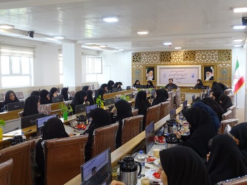 تصاویر گردهمایی مشاوران بانوان و مسئولان بسیج خواهران ادارات استان در حوزه علمیه خواهران استان اصفهان