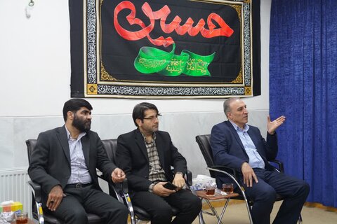 تصاویر دیدار شیرزاد جمشیدی مدیرعامل شرکت توزیع نیروی برق لرستان با نماینده ولی فقیه در استان