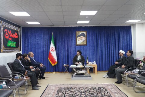 تصاویر دیدار شیرزاد جمشیدی مدیرعامل شرکت توزیع نیروی برق لرستان با نماینده ولی فقیه در استان