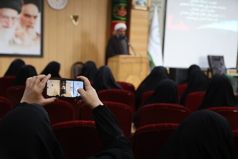 تصاویر / هفتمین نشست مجمع بانوان فعال فرهنگی استان همدان با نماینده ولی فقیه در استان