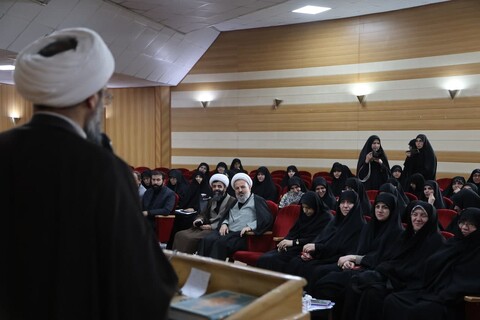 تصاویر / هفتمین نشست مجمع بانوان فعال فرهنگی استان همدان با نماینده ولی فقیه در استان