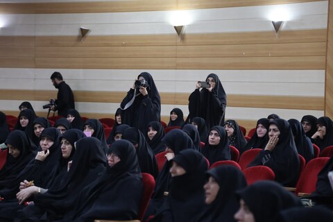 تصاویر / هفتمین نشست مجمع بانوان فعال فرهنگی استان همدان با نماینده ولی فقیه در استان