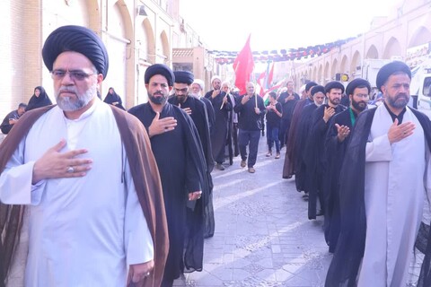 دسته عزاداری روحانیون و طلاب حوزه علمیه یزد در ١٣ محرم حسینی علیه السلام از مدرسه علمیه شفیعیه تا مسجد ملااسماعیل (رَه)