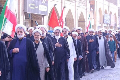 دسته عزاداری روحانیون و طلاب حوزه علمیه یزد در ١٣ محرم حسینی علیه السلام از مدرسه علمیه شفیعیه تا مسجد ملااسماعیل (رَه)