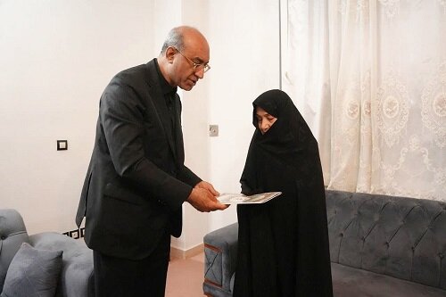 استاندار کرمانشاه از مادران شهیدان شهرکی و مالمیر تجلیل کرد+عکس