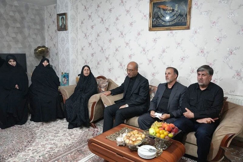 استاندار کرمانشاه از مادران شهیدان شهرکی و مالمیر تجلیل کرد+عکس