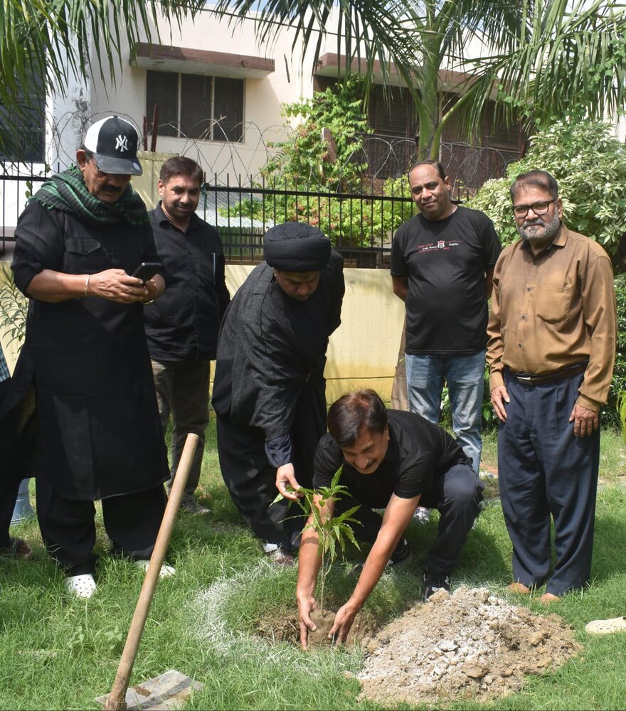 अलीगढ़: इमाम हुसैन (अ) की याद में वृक्षारोपण, मानवता और शांति का संदेश