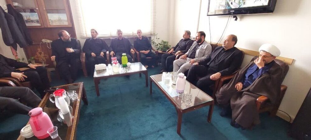 تقدیر مسئولان حرم بانوی کرامت از بخش‌های خدمت‌رسان در دهه اول محرم