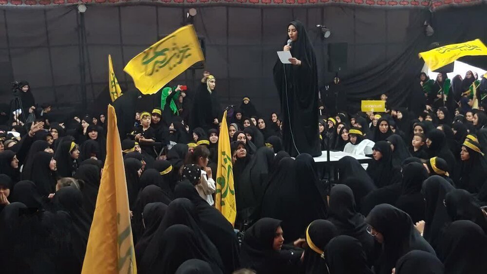 تصاویر| اجتماع بانوان رهروان زینبی در امامزاده طاهر (ع) مهرشهر؛ پاسداشت صبر زینب‌کبری (س) و تجلیل از شهدای زن حماسه مقاومت