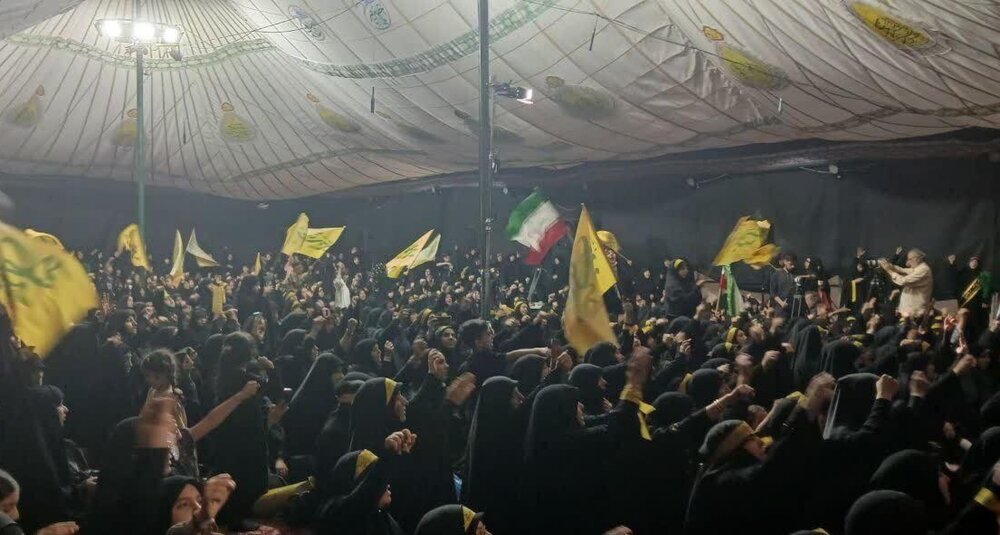 تصاویر/ اجتماع بانوان رهروان زینبی در امامزاده طاهر (ع) البرز؛ پاسداشت صبر زینب‌ کبری (س) و تجلیل از شهدای زن حماسه مقاومت ۱۲ روزه