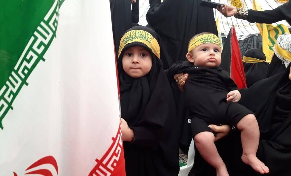 تصاویر| اجتماع بانوان رهروان زینبی در امامزاده طاهر (ع) مهرشهر؛ پاسداشت صبر زینب‌کبری (س) و تجلیل از شهدای زن حماسه مقاومت