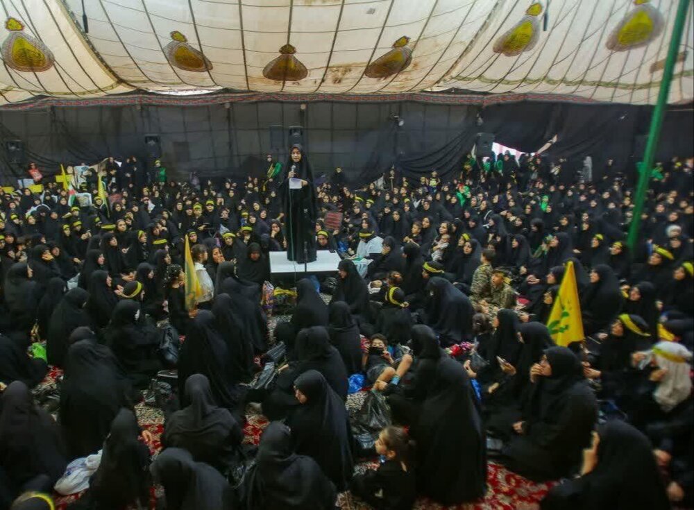 تصاویر| اجتماع بانوان رهروان زینبی در امامزاده طاهر (ع) مهرشهر؛ پاسداشت صبر زینب‌کبری (س) و تجلیل از شهدای زن حماسه مقاومت