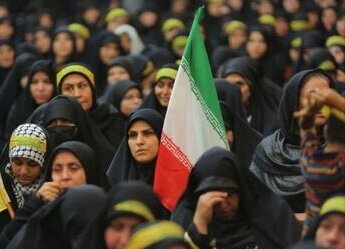 تصاویر| اجتماع بانوان رهروان زینبی در امامزاده طاهر (ع) مهرشهر؛ پاسداشت صبر زینب‌کبری (س) و تجلیل از شهدای زن حماسه مقاومت