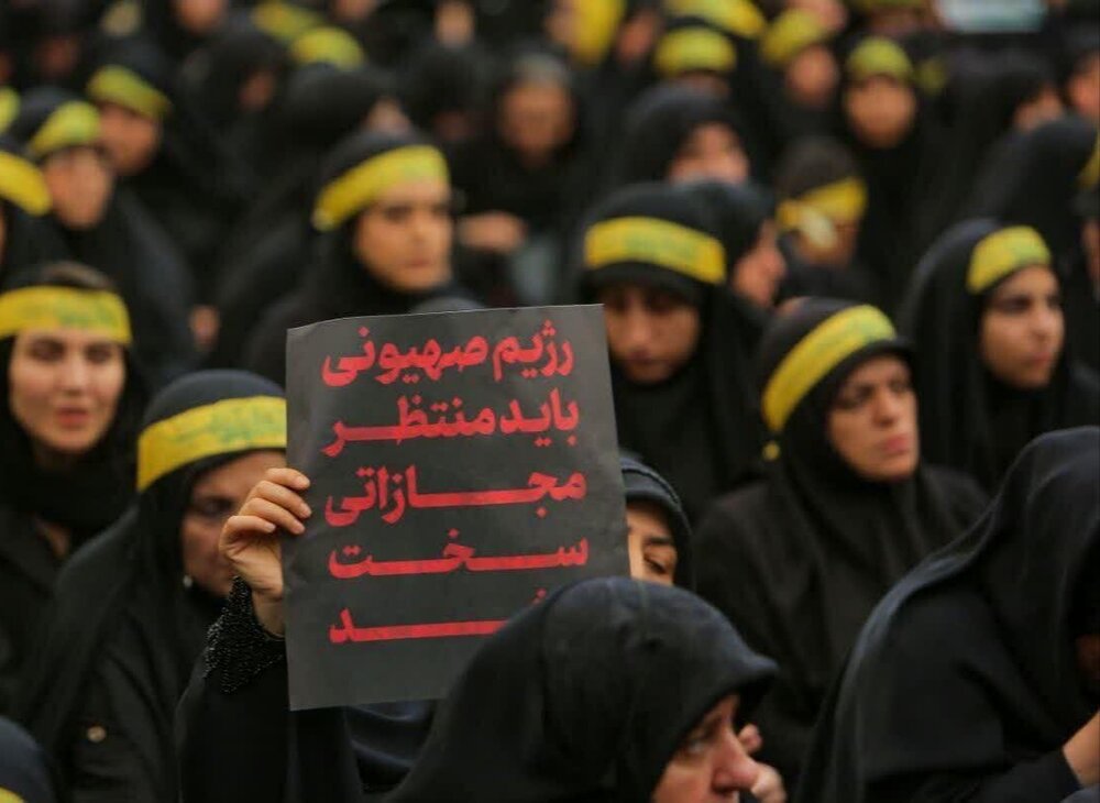 تصاویر| اجتماع بانوان رهروان زینبی در امامزاده طاهر (ع) مهرشهر؛ پاسداشت صبر زینب‌کبری (س) و تجلیل از شهدای زن حماسه مقاومت