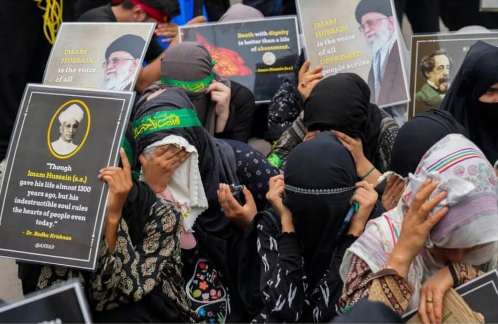 پورے ہندوستان میں یومِ عاشورا عقیدت و احترام سے منایا گیا؛ جلوس و شہروں میں شہدائے کربلا کے علم اور رہبر انقلاب کی تصاویر نمایاں