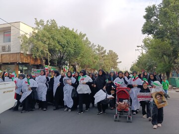 تصاویر/ حضور کادر و طلاب مدرسه علمیه فاطمةالمعصومه دلیجان در اجتماع زینبیون