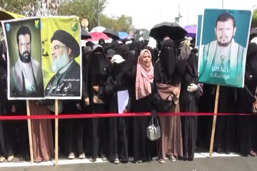 دانشجویان یمنی سال تحصیلی جدید خود را با تظاهرات حمایت از غزه آغاز کردند+ ویدیو