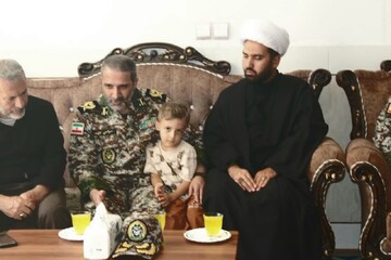 فرمانده پدافند هوایی شهید نصر اصفهانی با خانواده دو شهید مدافع وطن دیدار کرد+ عکس