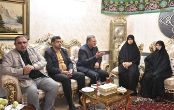 روحیه ایستادگی، گفتمان و مقاومت خانواده شهدا ستودنی است