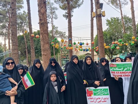 تصاویر/حضور کادر و طلاب مدرسه علمیه فاطمةالمعصومه دلیجان در اجتماع زینبیون