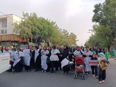 تصاویر/حضور کادر و طلاب مدرسه علمیه فاطمةالمعصومه دلیجان در اجتماع زینبیون