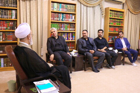 Imágenes / Encuentro del presidente y los vicepresidentes de la Yihad Universitaria de la provincia de Qom con el ayatolá A'rafi