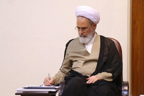 Imágenes / Encuentro del presidente y los vicepresidentes de la Yihad Universitaria de la provincia de Qom con el ayatolá A'rafi