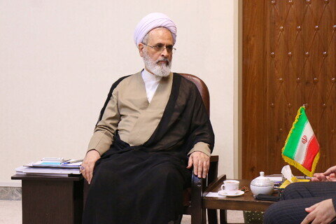 Imágenes / Encuentro del presidente y los vicepresidentes de la Yihad Universitaria de la provincia de Qom con el ayatolá A'rafi
